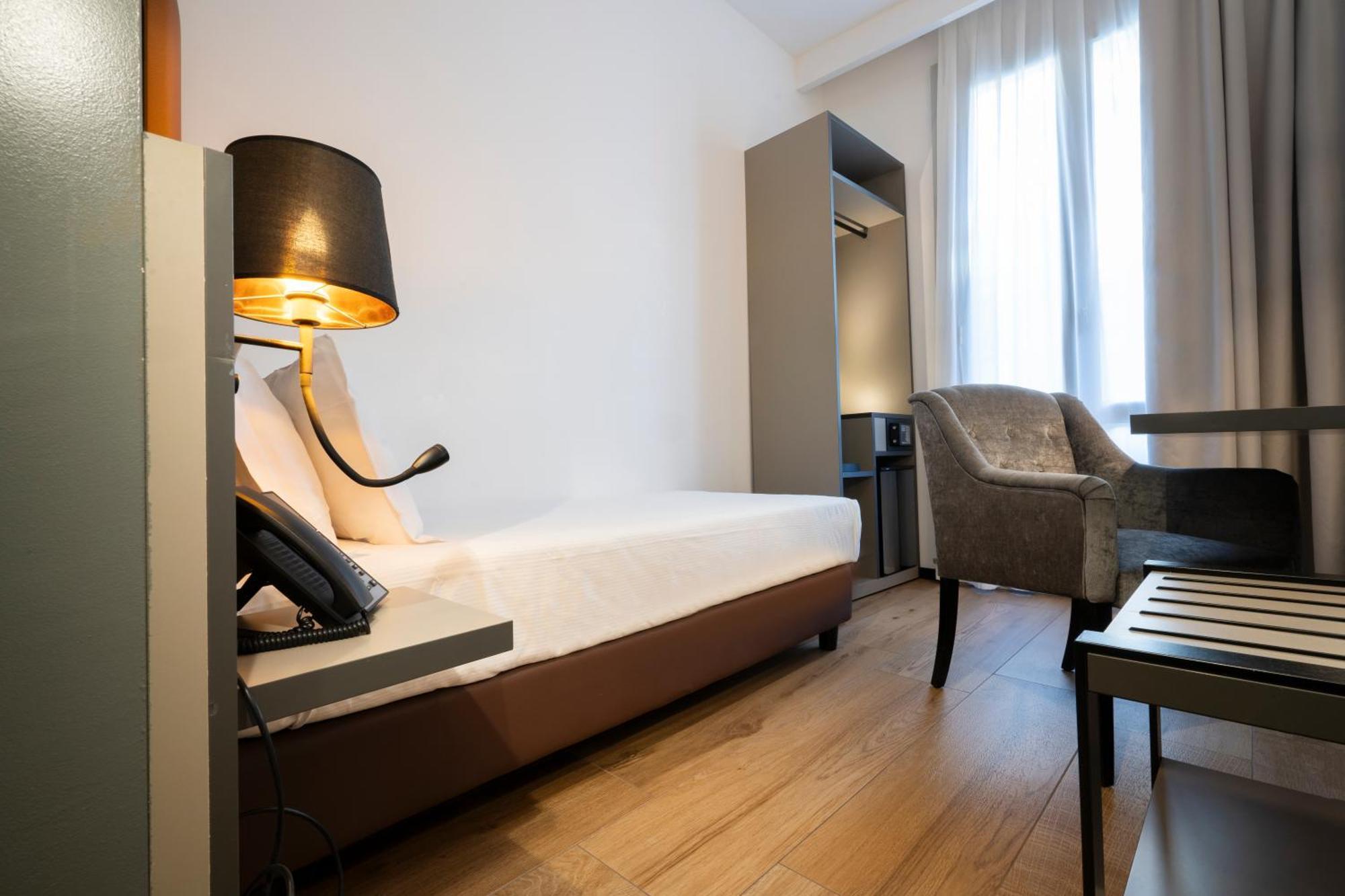 London Hotel Milánó Kültér fotó